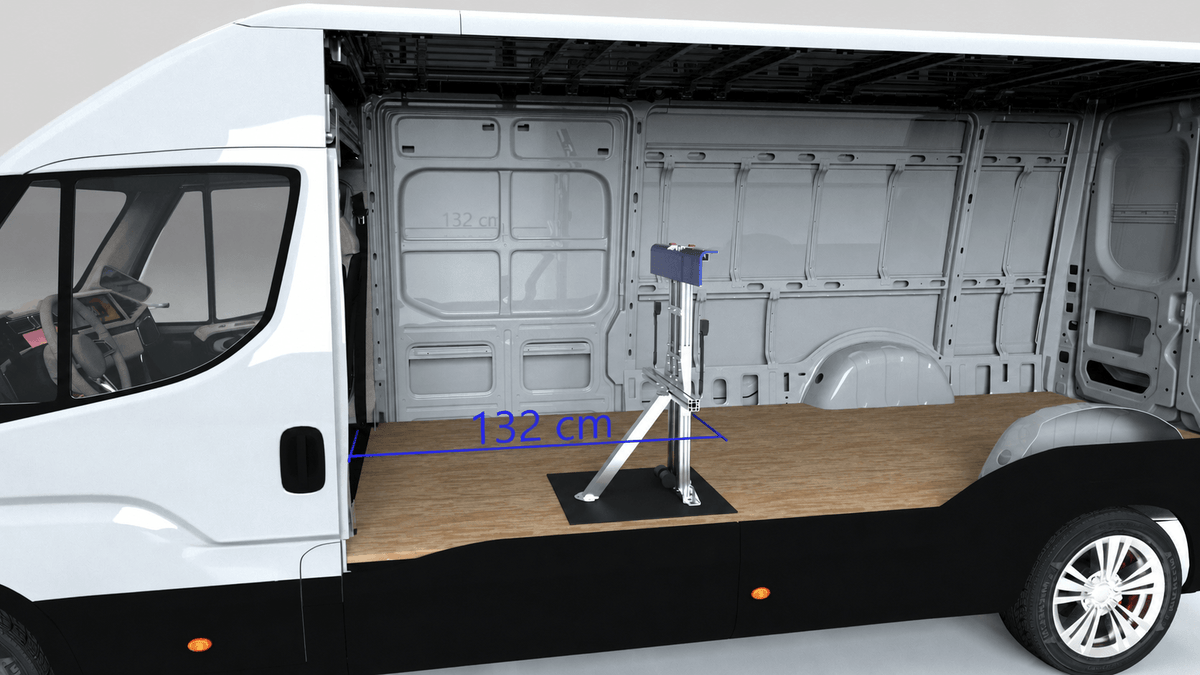 Schnittdarstellung: Gurtbock-Montageposition im Kastenwagen, 132 cm hinter dem Fahrerhaus