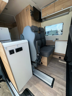 Zusatzsitz auf Schienensystem im Gang nachrüsten - Schnierle System [Ausgebauter Kastenwagen]